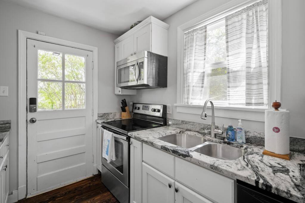 Private House + Yard Central Location To All Rva Richmond Exterior photo